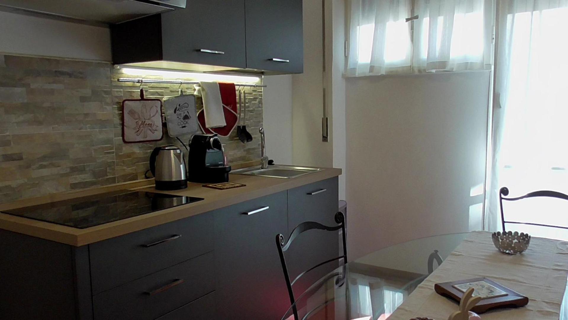 Italian Romance - A Fine In Appartement Rome